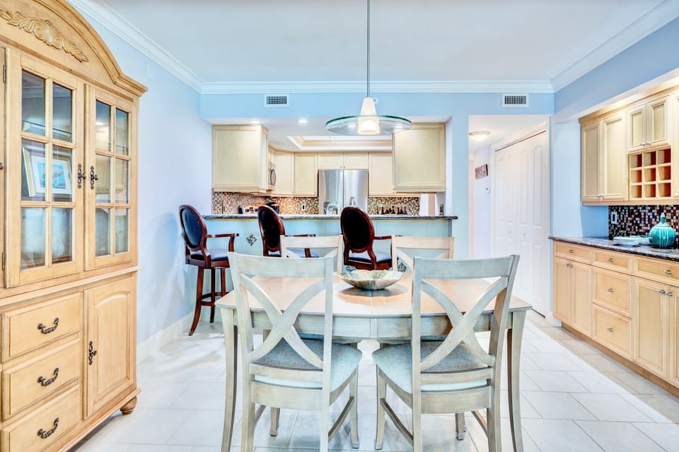 Dining, kitchen.