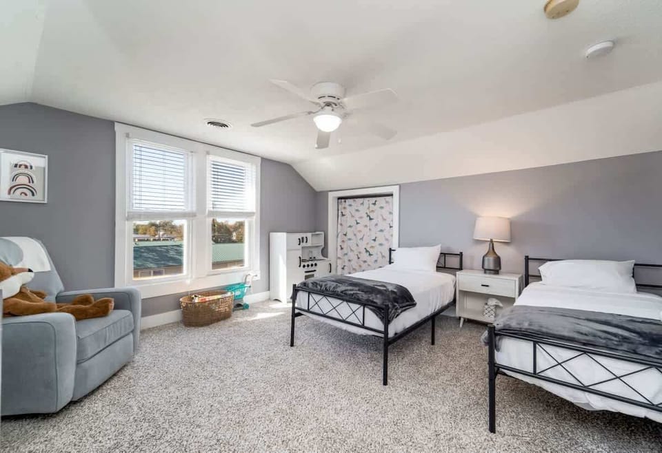 A cute bedroom 4 that gives you a feeling of warmth and relaxation. Perfect for kids.