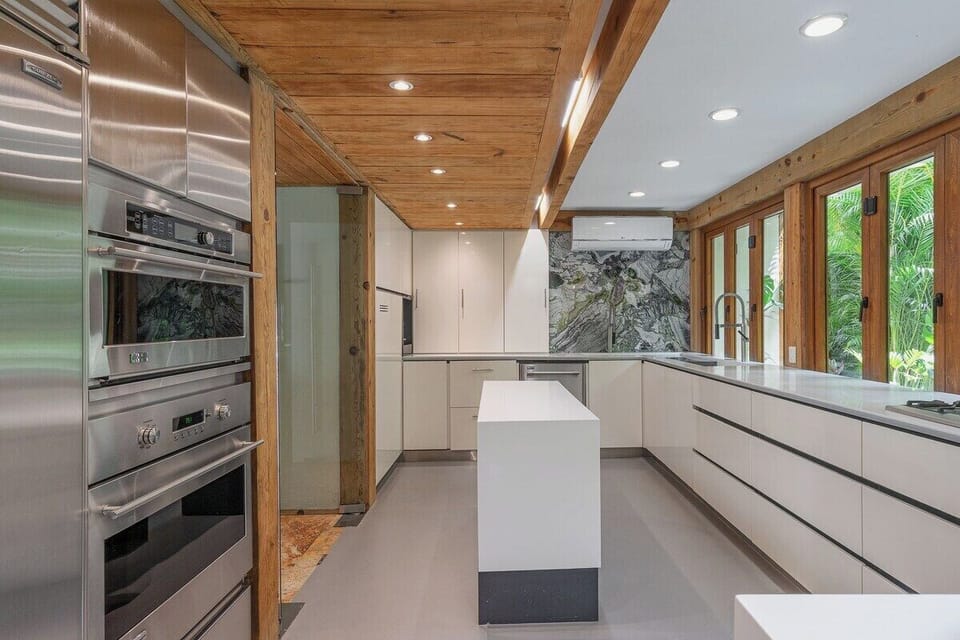 If you like to cook get inspired by this full equipped kitchen with a view of Punta Mita's ecosystem 