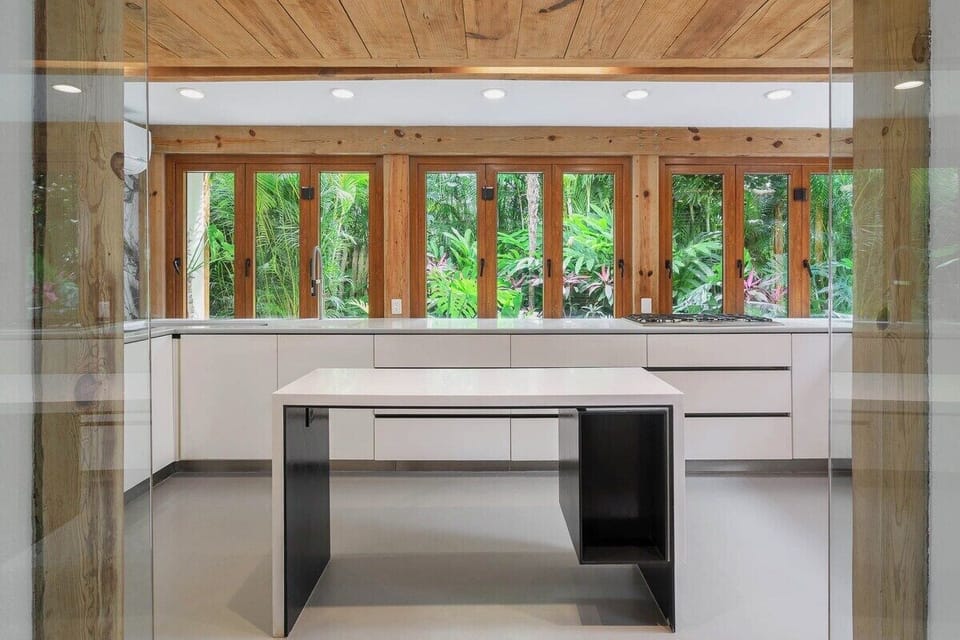 This full equipped kitchen is design to create amazing culinary experiences. Wait to taste one of our amazing breakfast cooked by our own private chef. 