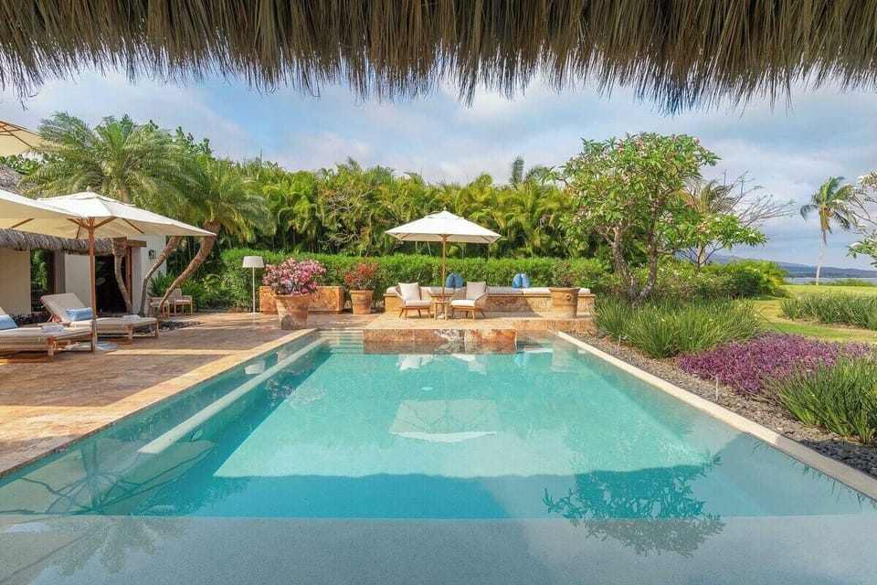 Villa del Jardin -  Big pool overlooking the ocean