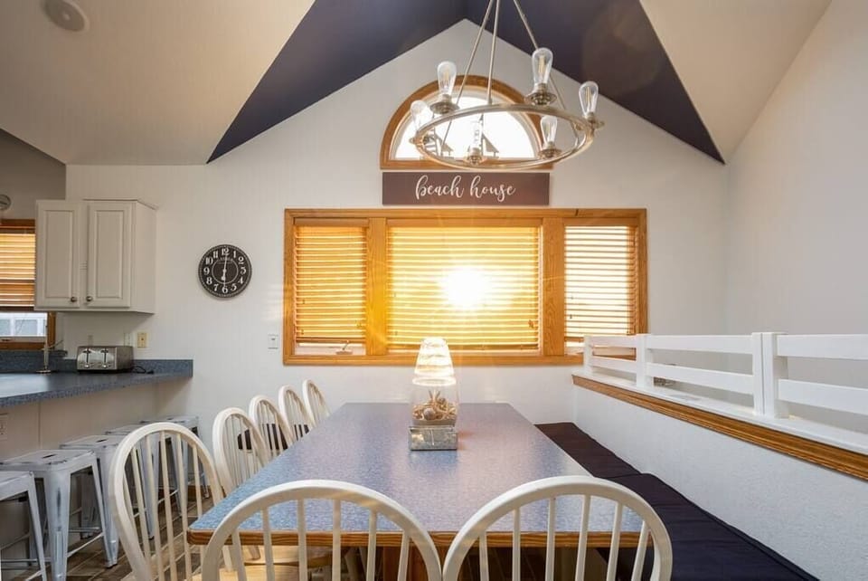 Dining Table With Bench Seating