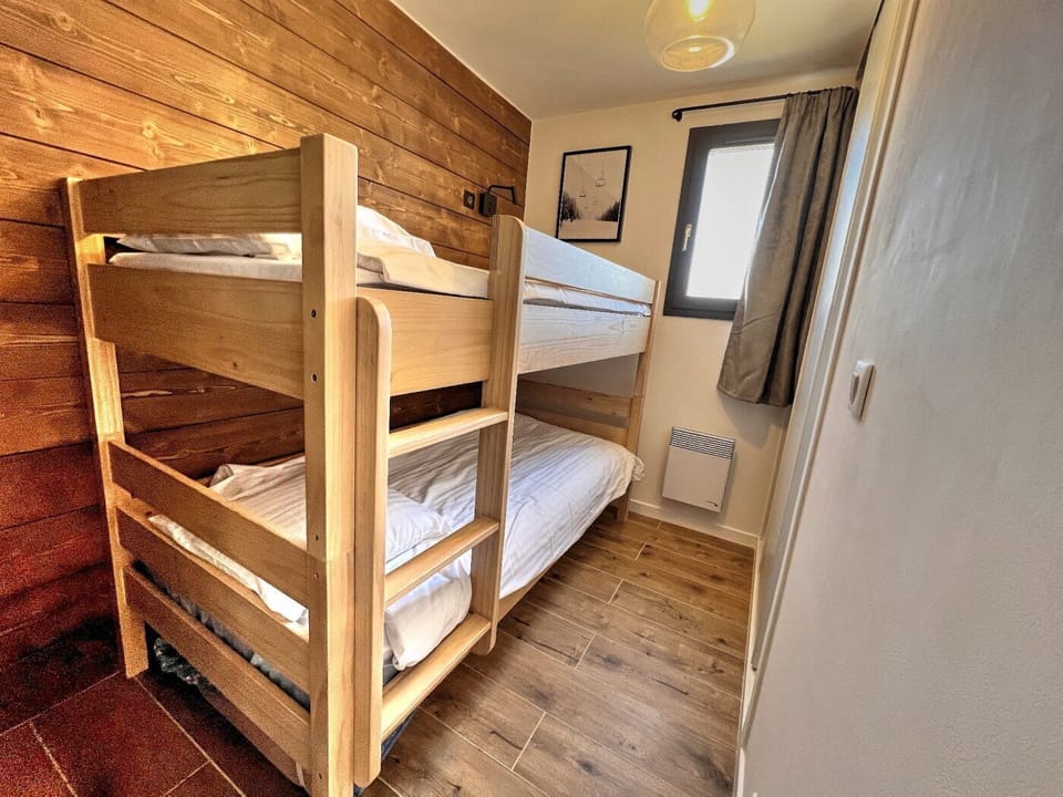 Bunk bedroom