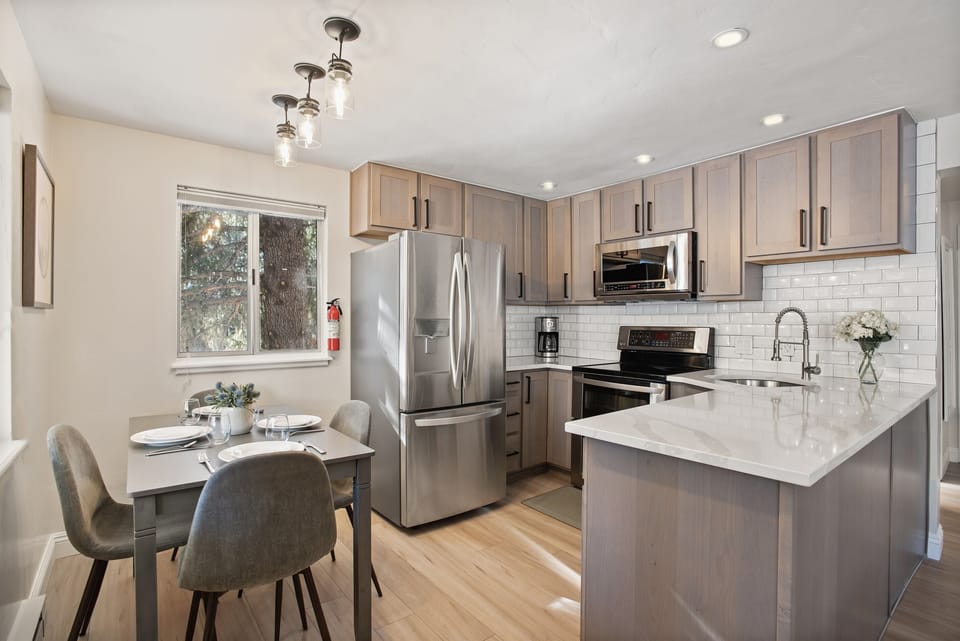 Fully-equipped kitchen and dining area