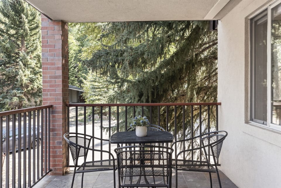Your cozy outdoor dining area