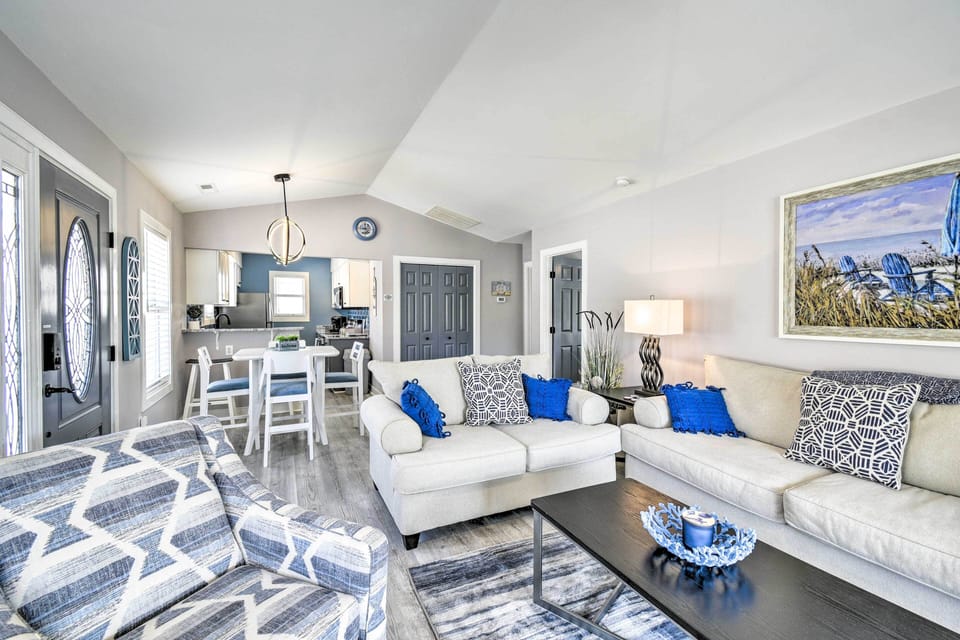 Living Area | Flat-Screen TV w/ Cable | Books | Board Games