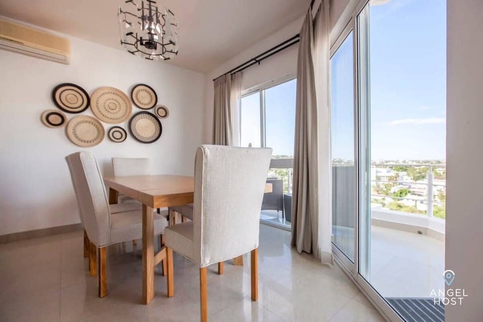 Dining with a view for 8 
