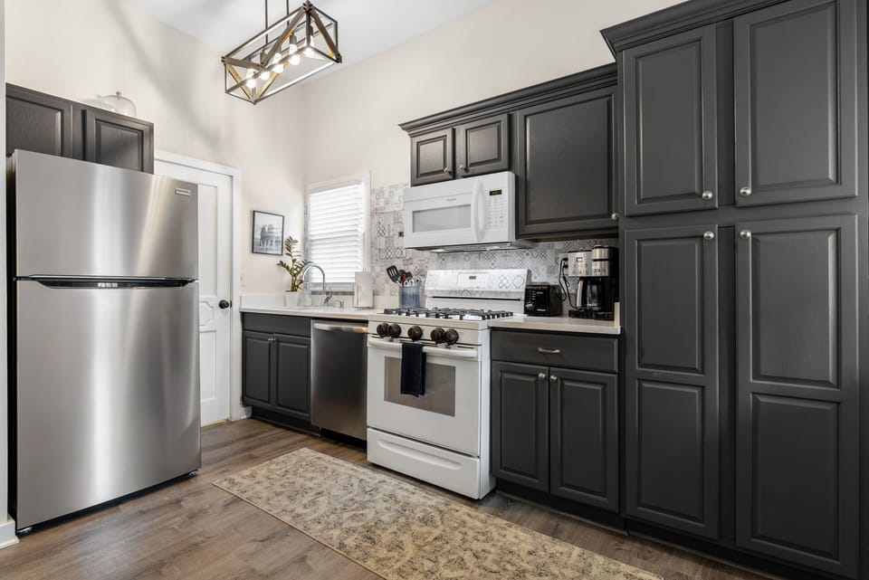 Fully Stocked Kitchen! 