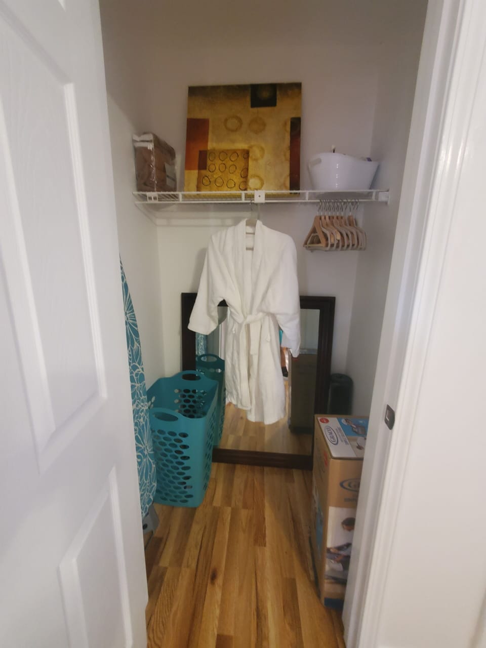 Amenity Closet pee Orange 🍊 Room 