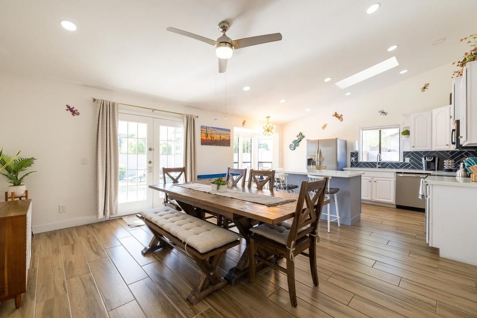 Kitchen dining