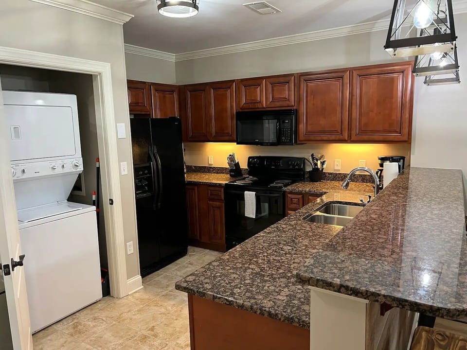 Full Kitchen with washer and dryer