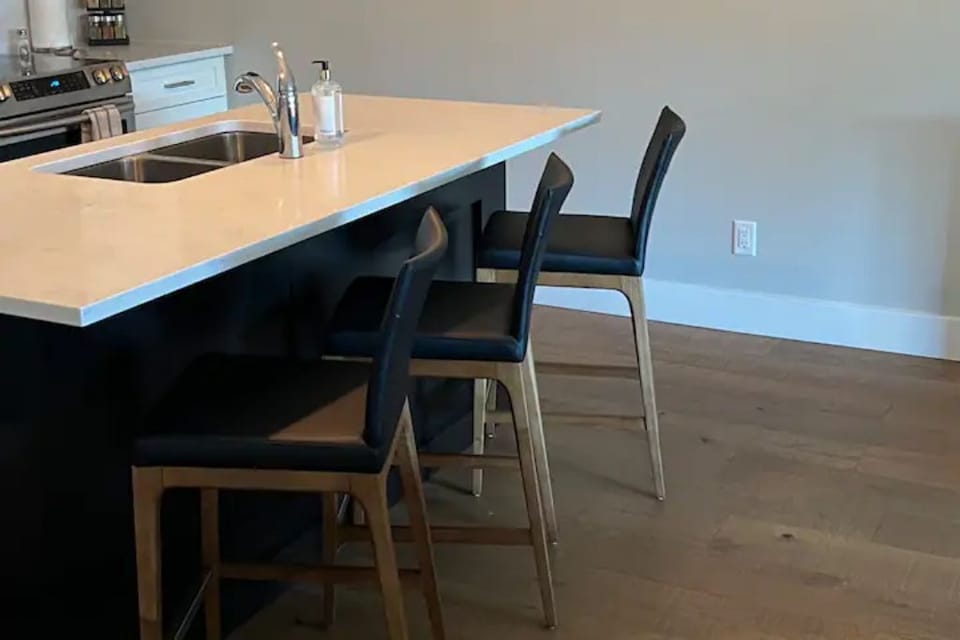 Additional seating for 3 at the island
