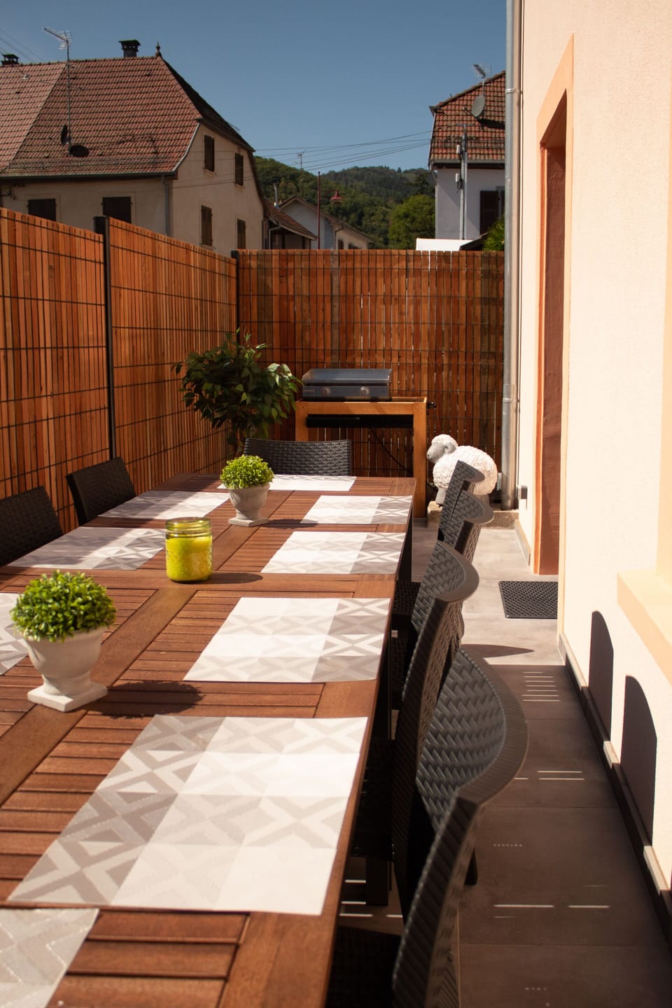 Outdoor dining