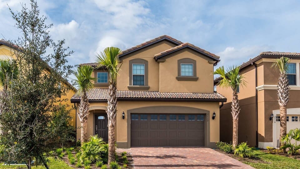 Beautiful 6 bed 4 bath villa located in Windsor At Westside Resort