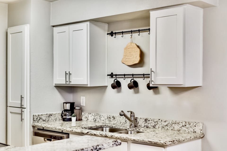 Full kitchen 
