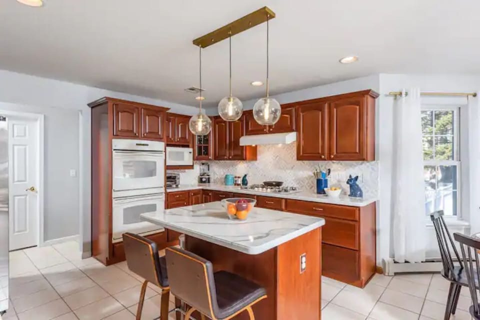 full kitchen
