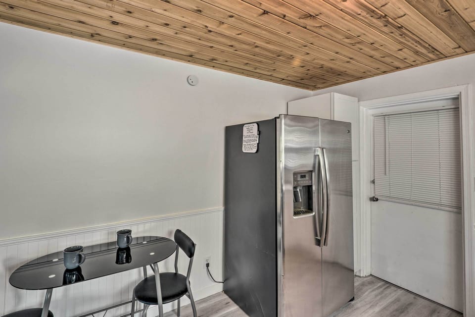 Dining Area | Dishware/Flatware
