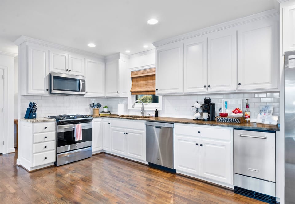 Bright, spacious, and fully equipped, this kitchen is designed for everything from casual breakfasts to gourmet dinners.