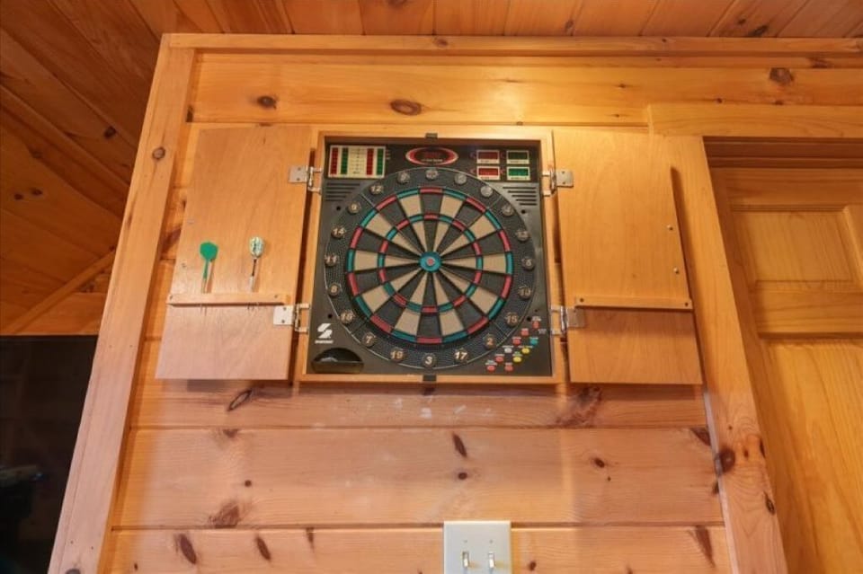 Lower level dart board 