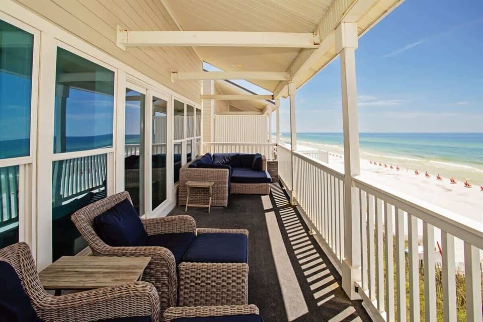 - Lounge in style along this spacious private patio overlooking emerald Gulf waters - Sway in the ocean breeze as you watch beachgoers and waves from your own perch - With plenty of seating and panoramic views, it's your coastal escape come true