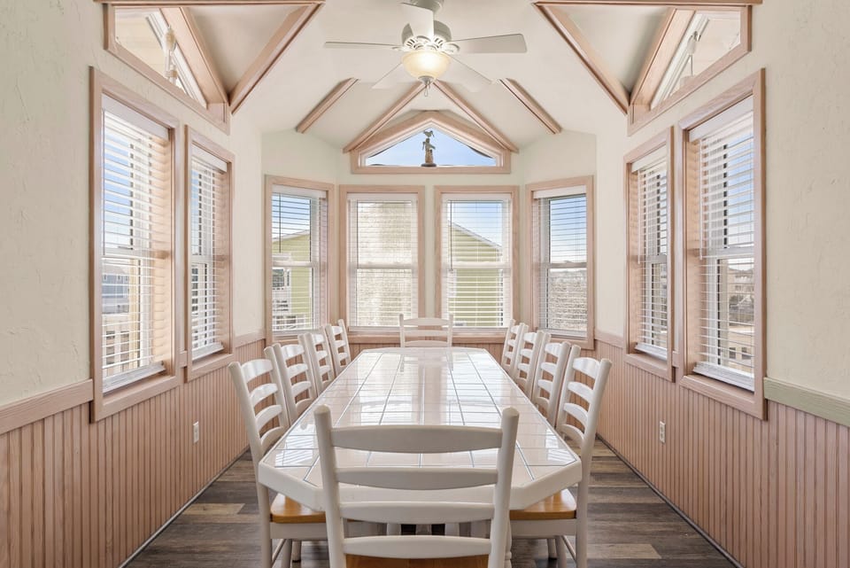 WH415: O'Shinn View | Top Level Dining Area