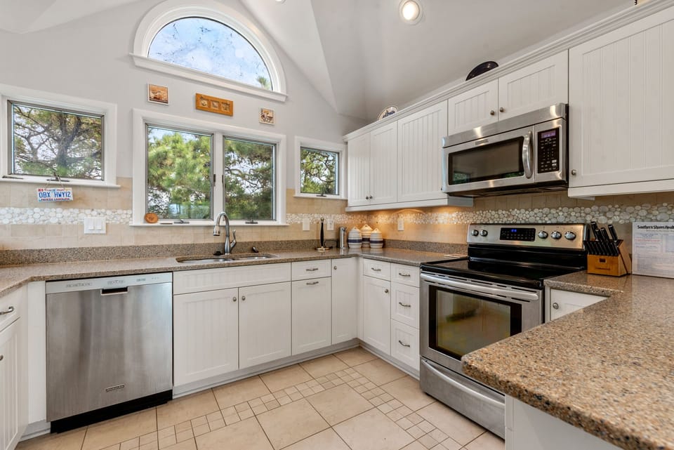 M971: Ultra Classic | Top Level Kitchen