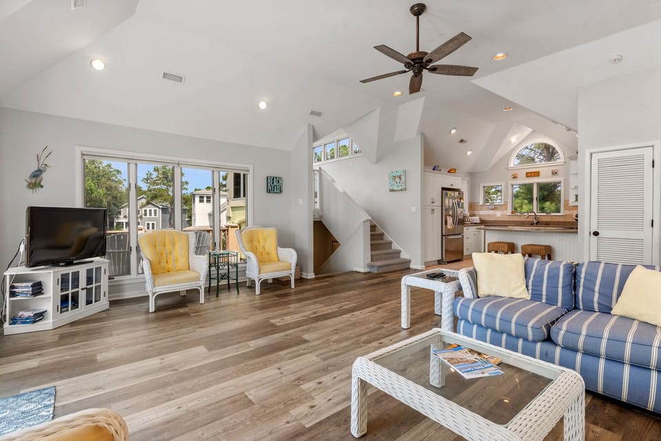 M971: Ultra Classic | Top Level Living Area