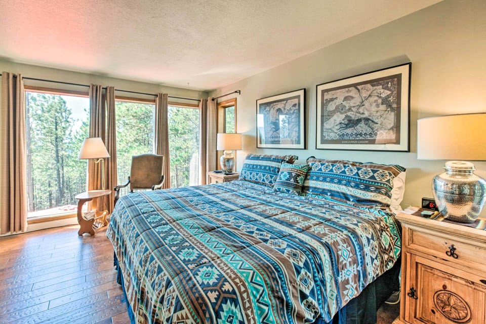 Bedroom 1 | King Bed | 1st Floor | Linens Provided | En-Suite Bathroom