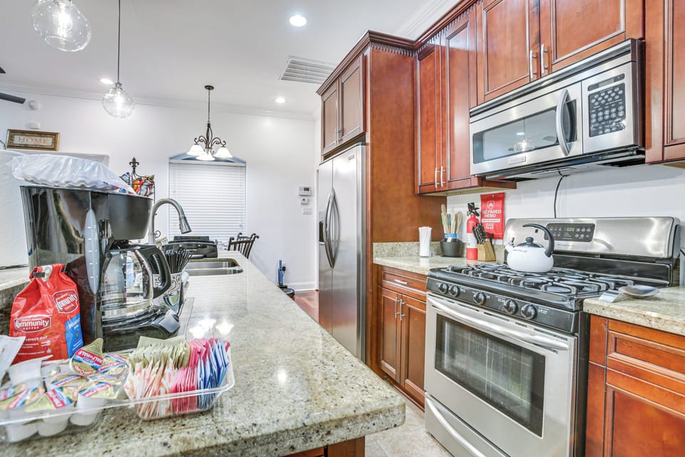 Kitchen | Equipped w/ Cooking Essentials