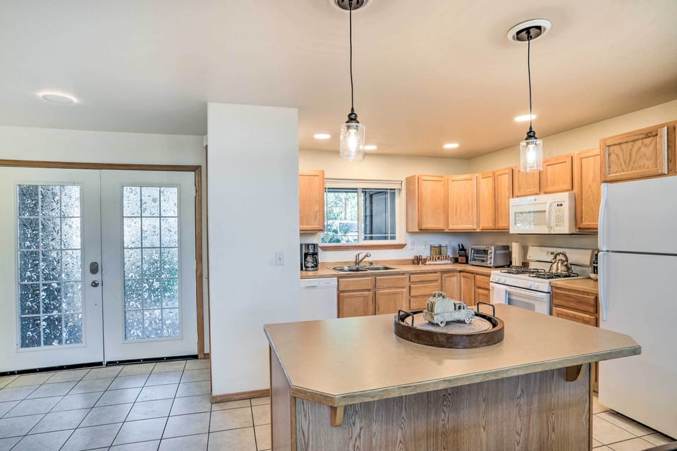 Kitchen | Pots & Pans | Cooking Utensils | Spices | Blender