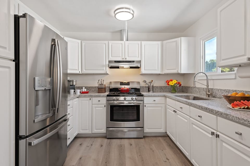 Spacious kitchen and new appliances