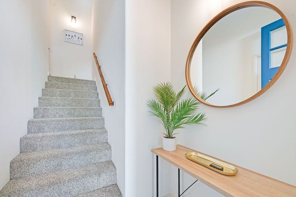 We de have stairs for those who have toddles.  