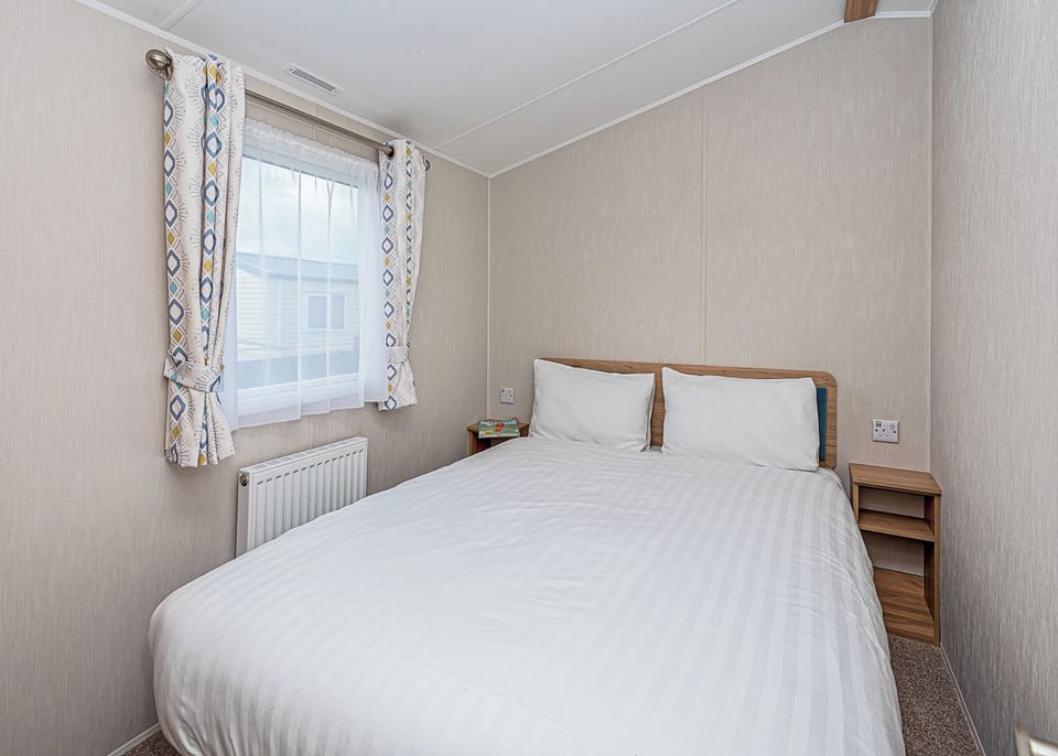 Bedroom, Bed