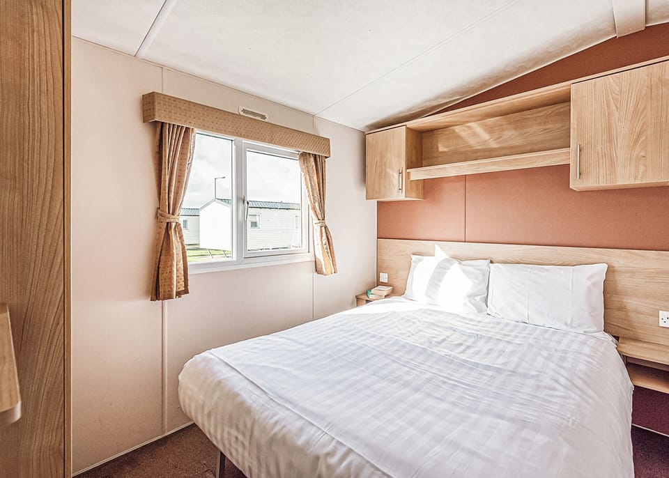 Bedroom, Bed