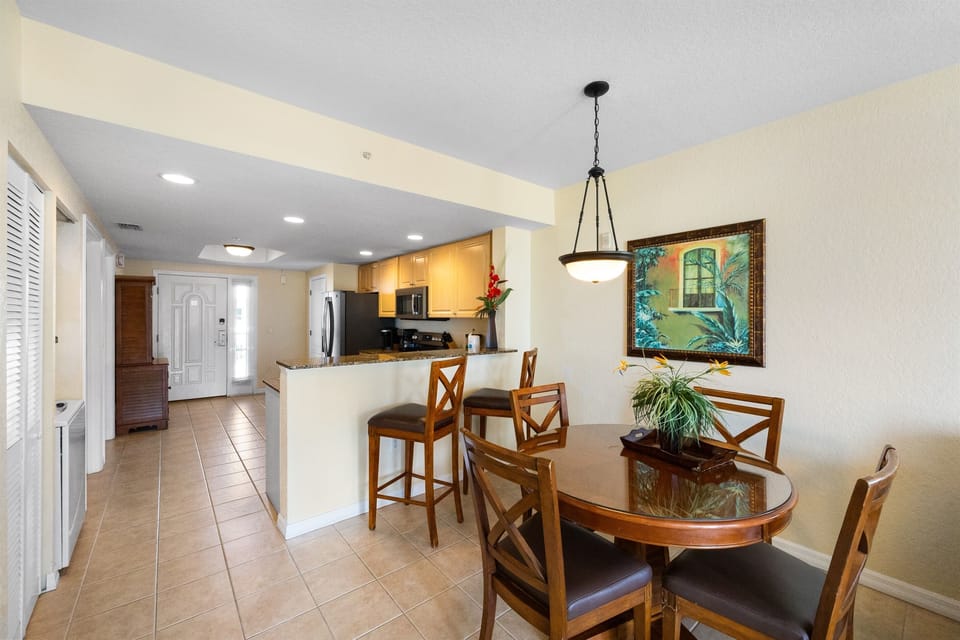 Dining table seats 4, breakfast bar seats 2