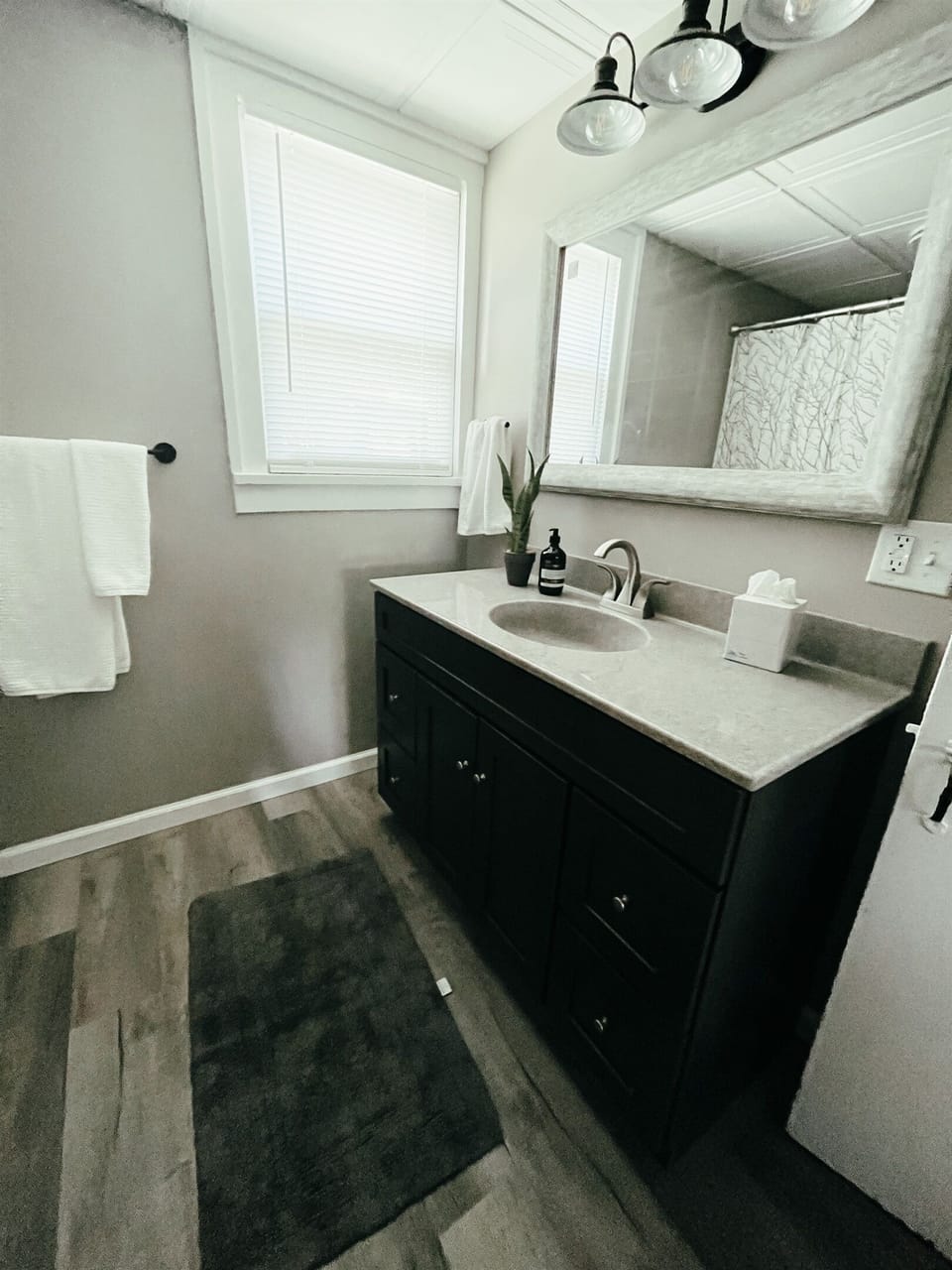 1st Floor Bath