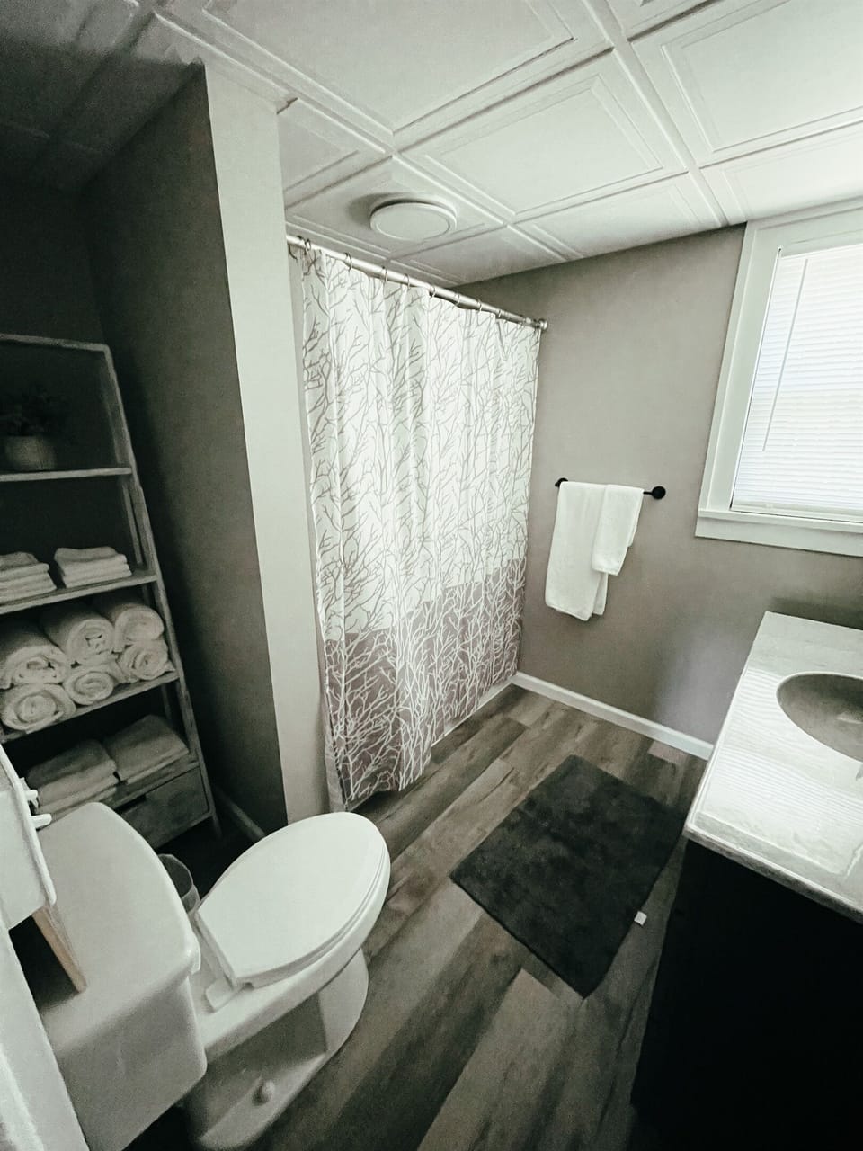 1st Floor Bath