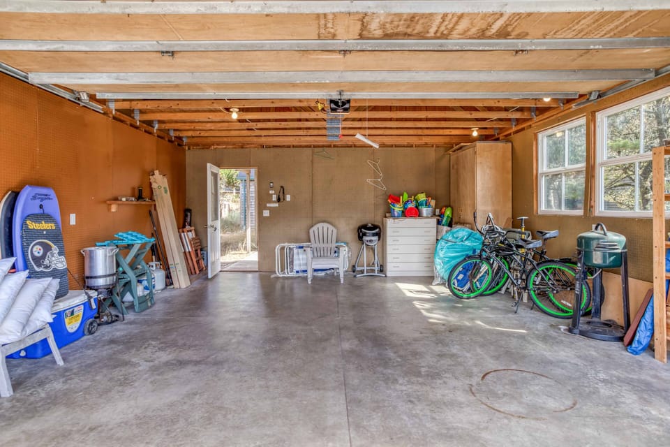Garage space with Outdoor activities