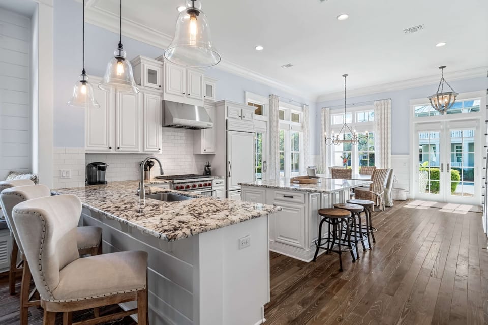 1st Floor Full Kitchen