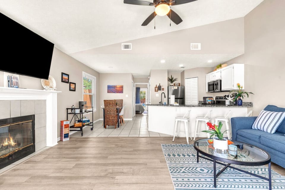 Modern yet beachy elegance.