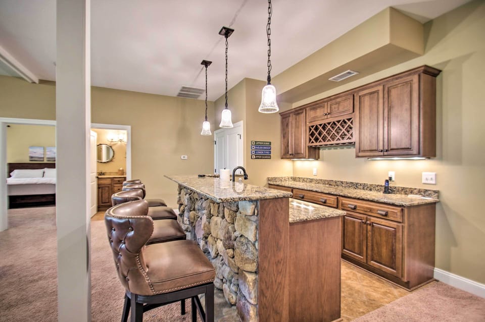 Lower Living Area | Wet Bar