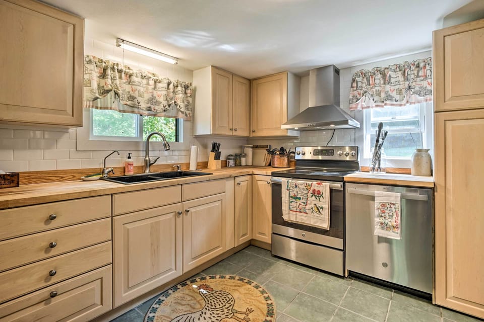 Kitchen | 1st Floor | Coffee Maker | Crockpot | Cooking Basics