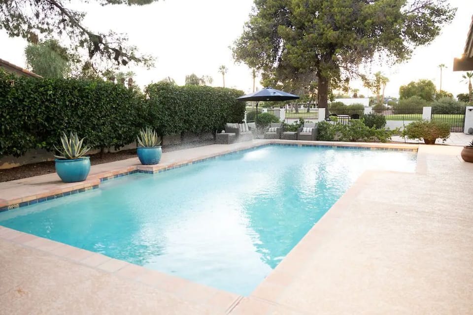 A relaxing oasis in the desert for the golf/tennis/football enthusiast. 