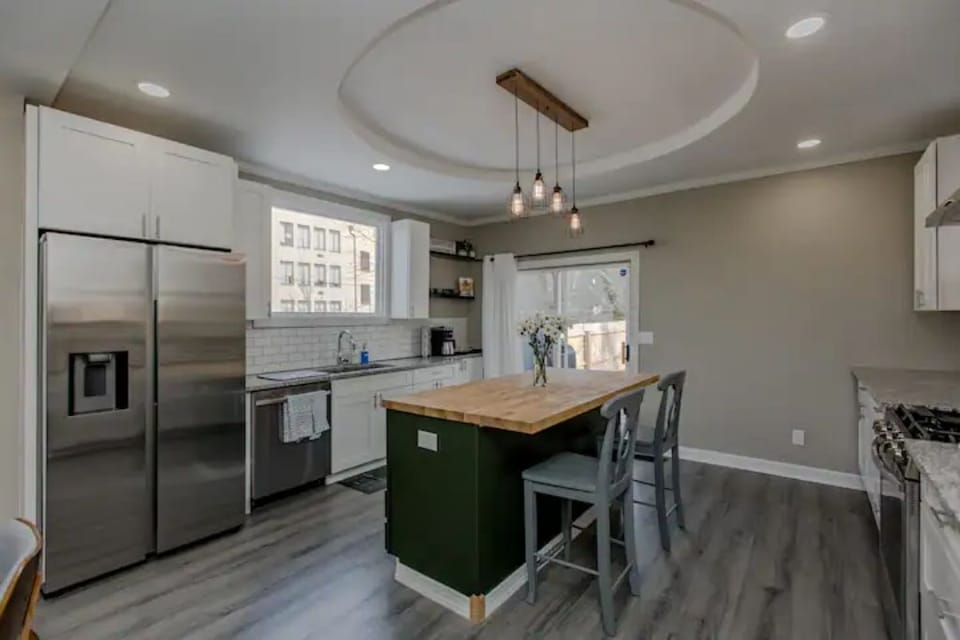 Recently renovated and fully stocked kitchen! 