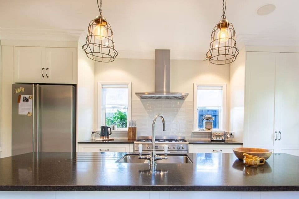 Spacious kitchen area with breakfast bar