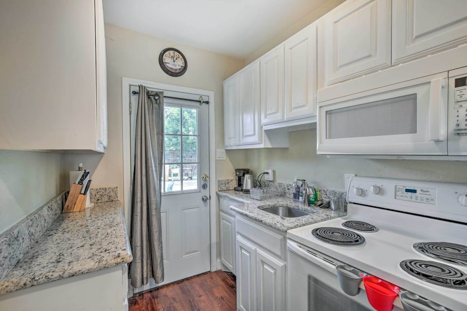 Kitchen | Coffee Maker | Cooking Basics Provided