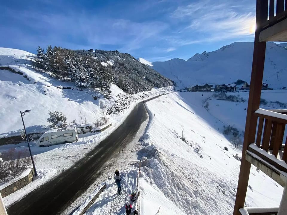 Snow and ski sports