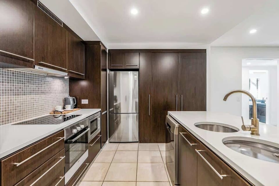 Prepare delicious meals with a sleek, fully equipped kitchen including an oven and a dishwasher.
