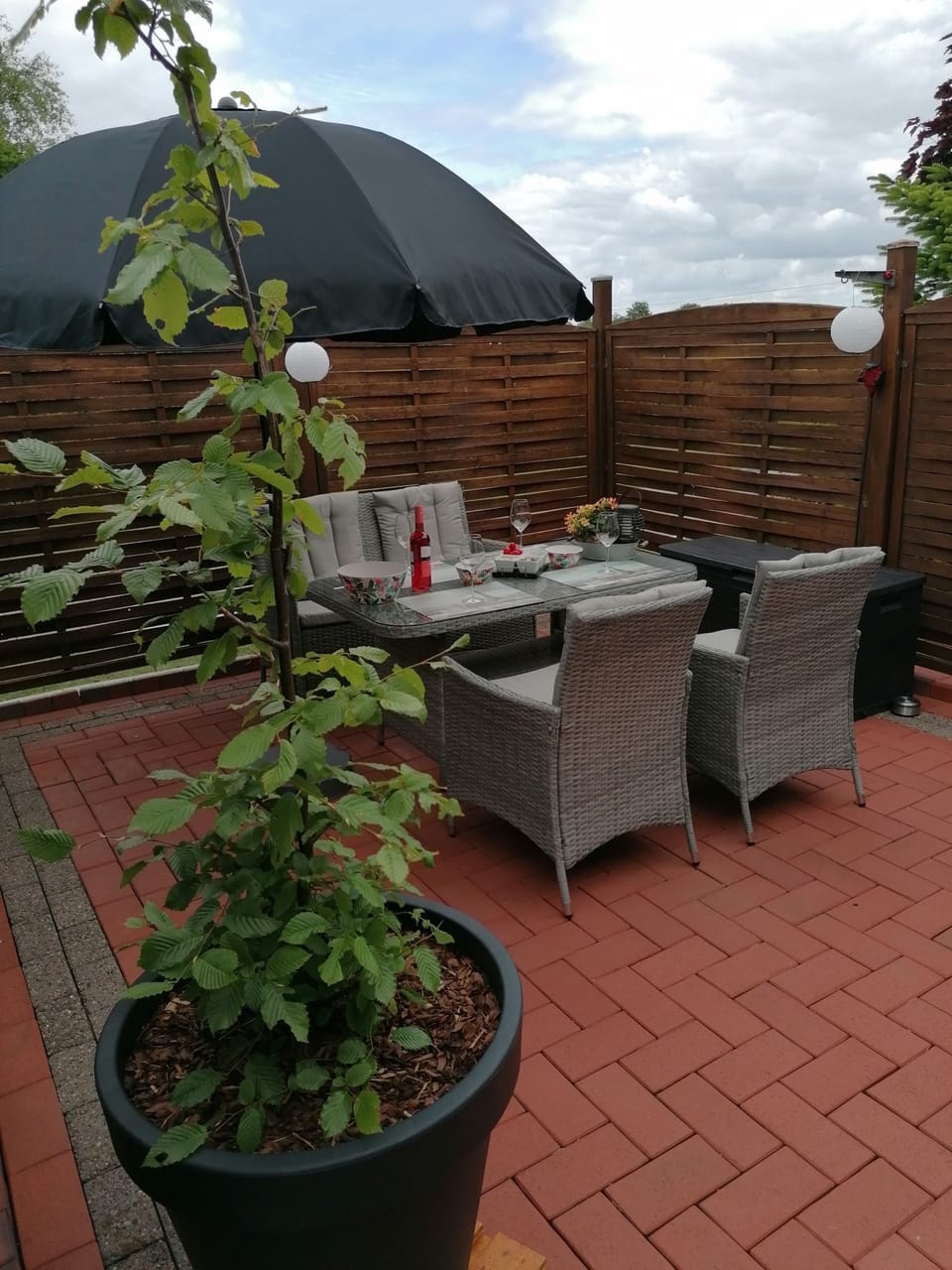 Outdoor dining
