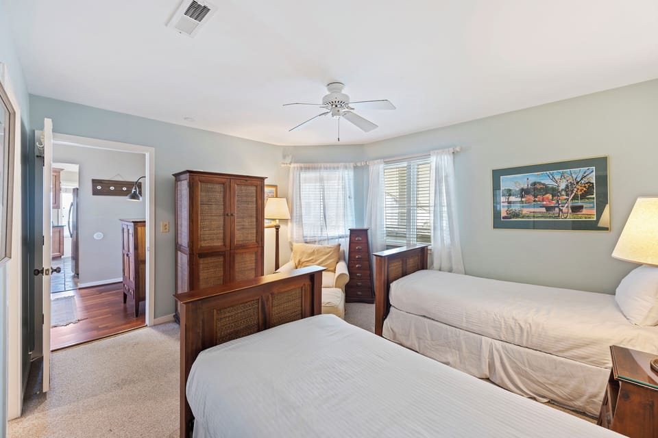 Bedroom 2: Two Twins, Private Bathroom